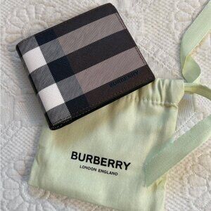 Burberry Bi-fold Men's credit card wallet. dark birch brown